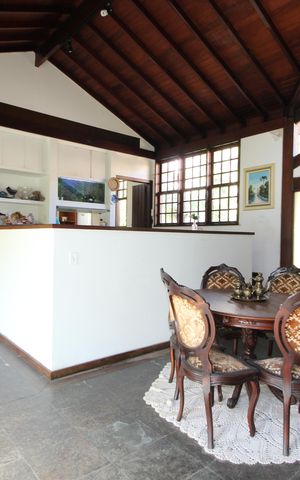 Casa de condomínio à venda com 724m², 4 quartos e 3 vagasSala