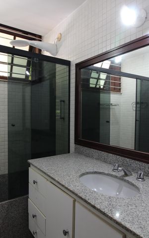 Casa de condomínio à venda com 724m², 4 quartos e 3 vagasBanheiro Social