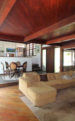 Casa de condomínio à venda com 724m², 4 quartos e 3 vagasSala