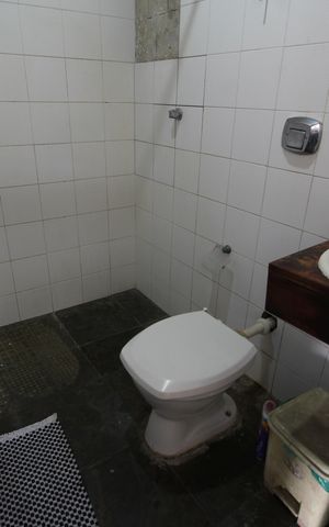 Casa de condomínio à venda com 724m², 4 quartos e 3 vagasBanheiro de Serviço