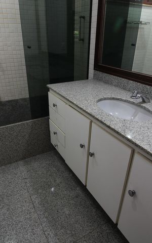 Casa de condomínio à venda com 724m², 4 quartos e 3 vagasBanheiro Social