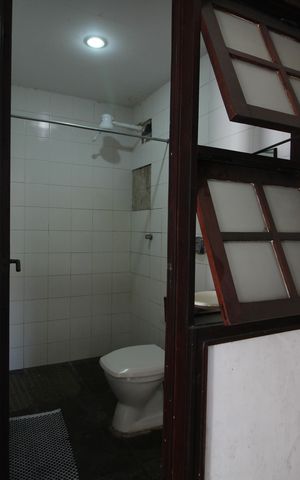 Casa de condomínio à venda com 724m², 4 quartos e 3 vagasBanheiro de Serviço