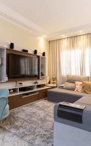 Casa à venda com 156m², 4 quartos e 4 vagas Casa à venda com 156m², 4 quartos e 4 vagasSala