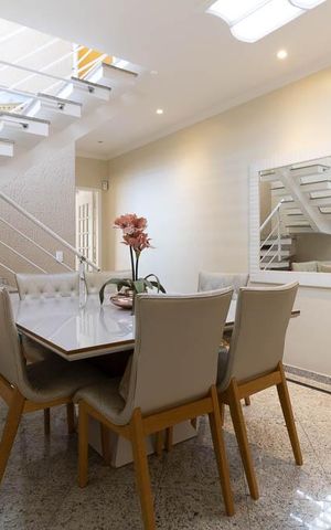 Casa à venda com 156m², 4 quartos e 4 vagas Casa à venda com 156m², 4 quartos e 4 vagasSala