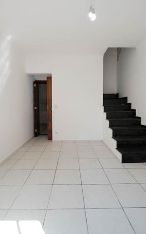 Casa de condomínio à venda com 109m², 2 quartos e 1 vagaSala