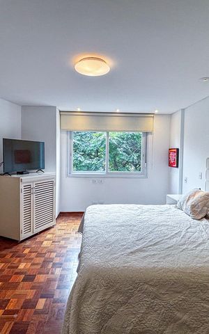 Apartamento à venda com 242m², 3 quartos e 2 vagas Apartamento à venda com 242m², 3 quartos e 2 vagasSuíte