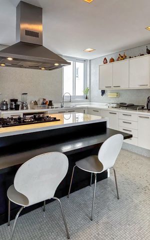 Apartamento à venda com 242m², 3 quartos e 2 vagas Apartamento à venda com 242m², 3 quartos e 2 vagasCozinha