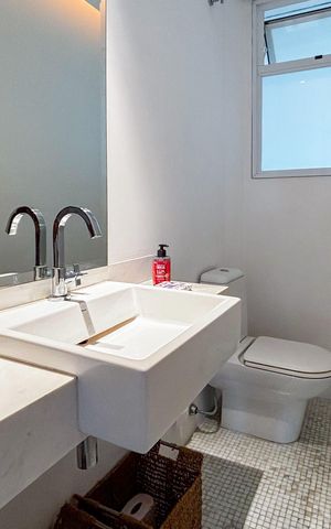 Apartamento à venda com 242m², 3 quartos e 2 vagas Apartamento à venda com 242m², 3 quartos e 2 vagasBanheiro social