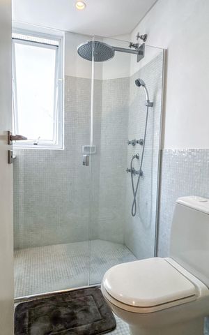 Apartamento à venda com 242m², 3 quartos e 2 vagas Apartamento à venda com 242m², 3 quartos e 2 vagasBanheiro da Suíte 2