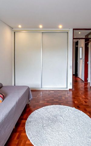 Apartamento à venda com 242m², 3 quartos e 2 vagas Apartamento à venda com 242m², 3 quartos e 2 vagasQuarto