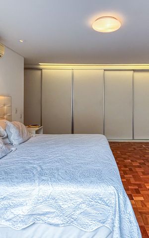 Apartamento à venda com 242m², 3 quartos e 2 vagas Apartamento à venda com 242m², 3 quartos e 2 vagasSuíte