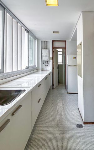 Apartamento à venda com 242m², 3 quartos e 2 vagas Apartamento à venda com 242m², 3 quartos e 2 vagasÁrea de serviço