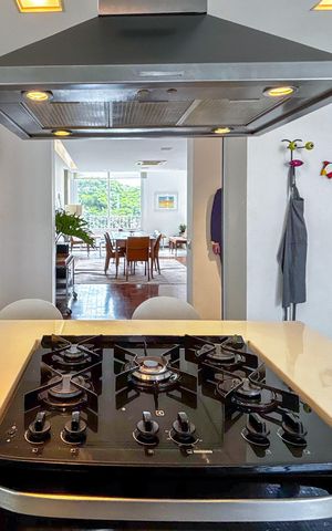 Apartamento à venda com 242m², 3 quartos e 2 vagas Apartamento à venda com 242m², 3 quartos e 2 vagasCozinha