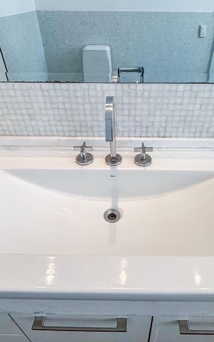 Apartamento à venda com 242m², 3 quartos e 2 vagas Apartamento à venda com 242m², 3 quartos e 2 vagasBanheiro da Suíte