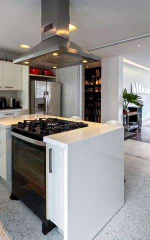 Apartamento à venda com 242m², 3 quartos e 2 vagas Apartamento à venda com 242m², 3 quartos e 2 vagasCozinha