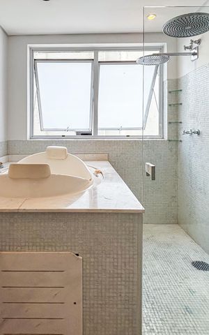Apartamento à venda com 242m², 3 quartos e 2 vagas Apartamento à venda com 242m², 3 quartos e 2 vagasBanheiro da Suíte