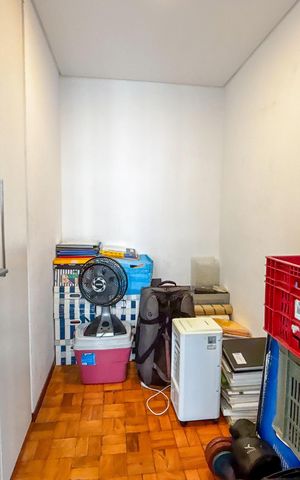 Apartamento à venda com 242m², 3 quartos e 2 vagas Apartamento à venda com 242m², 3 quartos e 2 vagasQuarto de serviço