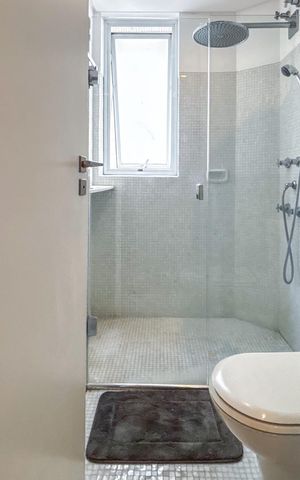 Apartamento à venda com 242m², 3 quartos e 2 vagas Apartamento à venda com 242m², 3 quartos e 2 vagasBanheiro da Suíte 2