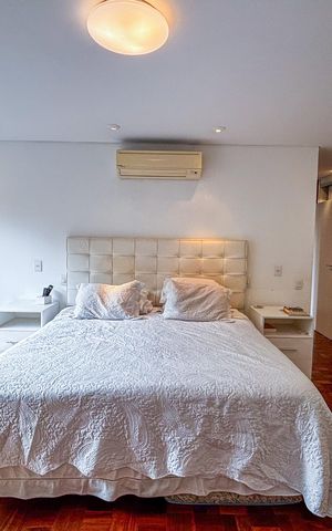 Apartamento à venda com 242m², 3 quartos e 2 vagas Apartamento à venda com 242m², 3 quartos e 2 vagasSuíte
