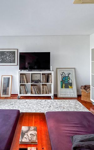 Apartamento à venda com 242m², 3 quartos e 2 vagas Apartamento à venda com 242m², 3 quartos e 2 vagasSala