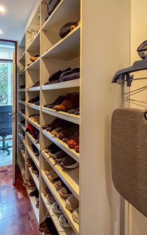 Apartamento à venda com 242m², 3 quartos e 2 vagas Apartamento à venda com 242m², 3 quartos e 2 vagasCloset da Suíte