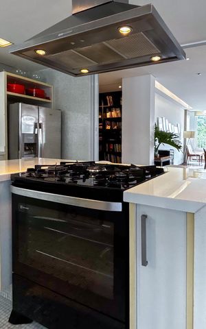 Apartamento à venda com 242m², 3 quartos e 2 vagas Apartamento à venda com 242m², 3 quartos e 2 vagasCozinha