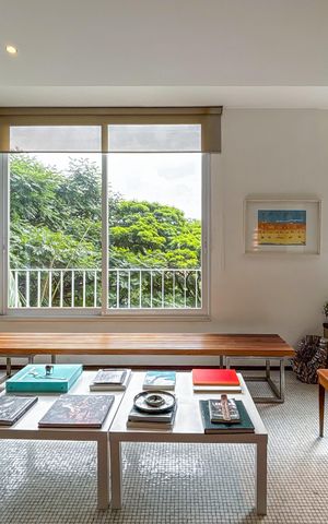 Apartamento à venda com 242m², 3 quartos e 2 vagas Apartamento à venda com 242m², 3 quartos e 2 vagasSala