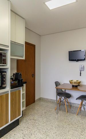 Apartamento à venda com 128m², 2 quartos e 3 vagas Apartamento à venda com 128m², 2 quartos e 3 vagasCozinha