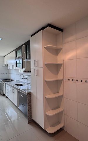 Apartamento à venda com 263m², 4 quartos e 3 vagas Apartamento à venda com 263m², 4 quartos e 3 vagasCozinha e Área de Serviço