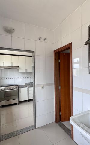 Apartamento à venda com 263m², 4 quartos e 3 vagas Apartamento à venda com 263m², 4 quartos e 3 vagasCozinha e Área de Serviço