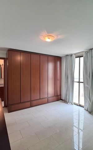 Apartamento à venda com 263m², 4 quartos e 3 vagas Apartamento à venda com 263m², 4 quartos e 3 vagasSuíte 1