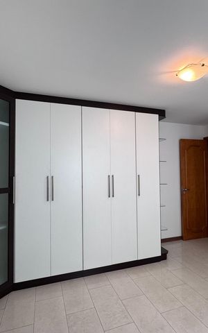 Apartamento à venda com 263m², 4 quartos e 3 vagas Apartamento à venda com 263m², 4 quartos e 3 vagasSuíte 2