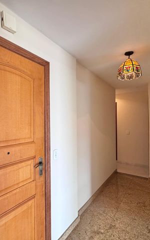 Apartamento à venda com 263m², 4 quartos e 3 vagas Apartamento à venda com 263m², 4 quartos e 3 vagasCorredor