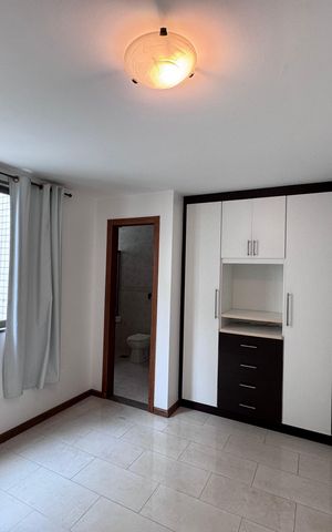 Apartamento à venda com 263m², 4 quartos e 3 vagas Apartamento à venda com 263m², 4 quartos e 3 vagasSuíte 2