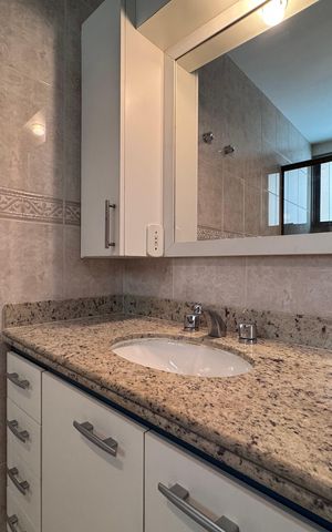 Apartamento à venda com 263m², 4 quartos e 3 vagas Apartamento à venda com 263m², 4 quartos e 3 vagasBanheiro da Suíte 2