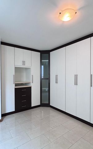Apartamento à venda com 263m², 4 quartos e 3 vagas Apartamento à venda com 263m², 4 quartos e 3 vagasSuíte 2