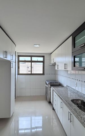 Apartamento à venda com 263m², 4 quartos e 3 vagas Apartamento à venda com 263m², 4 quartos e 3 vagasCozinha e Área de Serviço