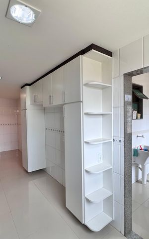 Apartamento à venda com 263m², 4 quartos e 3 vagas Apartamento à venda com 263m², 4 quartos e 3 vagasCozinha e Área de Serviço