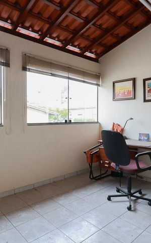 Casa à venda com 217m², 4 quartos e 3 vagas Casa à venda com 217m², 4 quartos e 3 vagasQuarto de serviço
