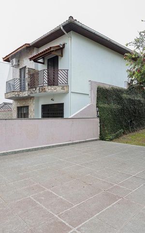 Casa à venda com 217m², 4 quartos e 3 vagas Casa à venda com 217m², 4 quartos e 3 vagasÁrea Externa