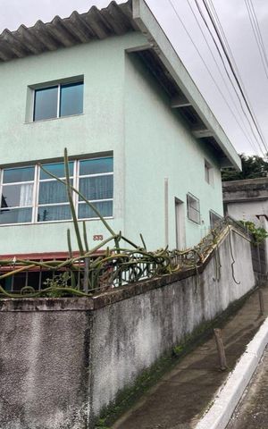 Casa à venda com 140m², 3 quartos e 3 vagas Casa à venda com 140m², 3 quartos e 3 vagas78b4cd7c-dcab-40df-baad-652d38d36674