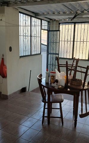 Casa à venda com 100m², 3 quartos e sem vaga Casa à venda com 100m², 3 quartos e sem vagaÁrea Externa