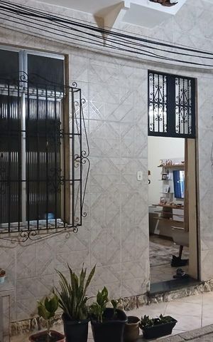 Casa à venda com 100m², 3 quartos e sem vaga Casa à venda com 100m², 3 quartos e sem vagaFachada