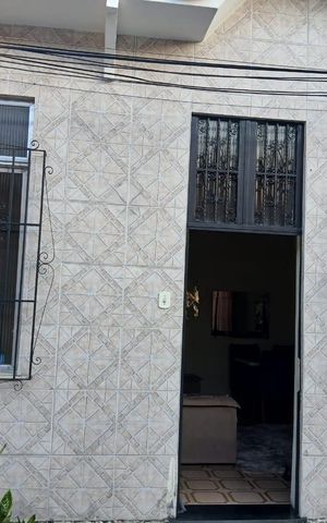 Casa à venda com 100m², 3 quartos e sem vaga Casa à venda com 100m², 3 quartos e sem vagaFachada