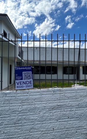 Casa à venda com 180m², 3 quartos e 2 vagas Casa à venda com 180m², 3 quartos e 2 vagasPlaca