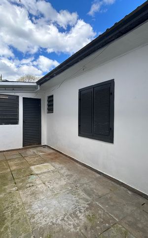 Casa à venda com 180m², 3 quartos e 2 vagas Casa à venda com 180m², 3 quartos e 2 vagasPátio