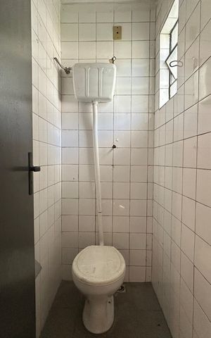 Casa à venda com 180m², 3 quartos e 2 vagas Casa à venda com 180m², 3 quartos e 2 vagasBanheiro 2