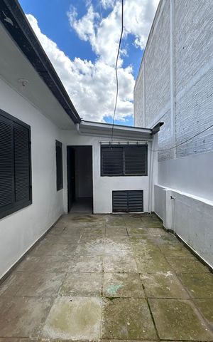 Casa à venda com 180m², 3 quartos e 2 vagas Casa à venda com 180m², 3 quartos e 2 vagasPátio
