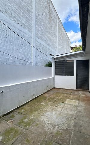 Casa à venda com 180m², 3 quartos e 2 vagas Casa à venda com 180m², 3 quartos e 2 vagasPátio
