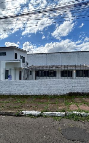 Casa à venda com 180m², 3 quartos e 2 vagas Casa à venda com 180m², 3 quartos e 2 vagasFachada